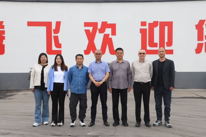 法孚集團(tuán)客戶(hù)蒞臨大型鑄造加工廠家-騰飛鑄鋼！